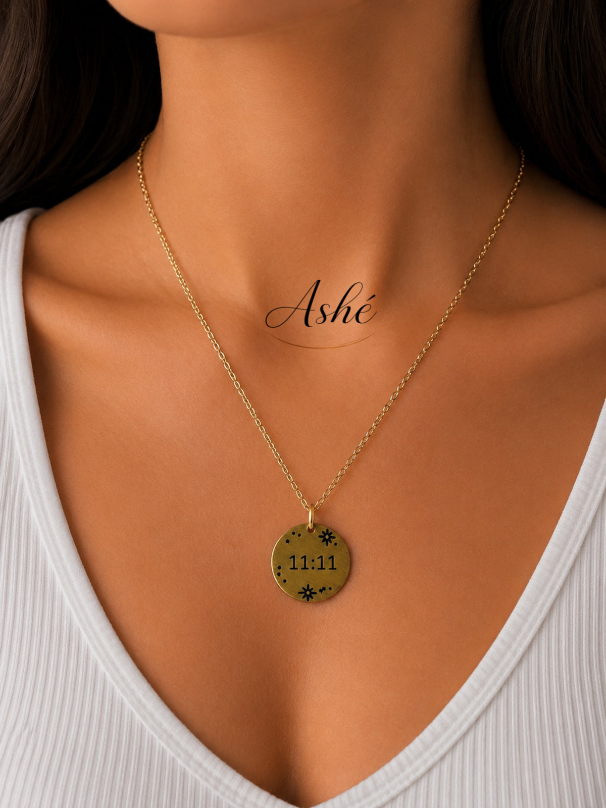 Collar Hora Mágica ✨ Stainless Steel sencillo pero con significado
Nuestro collar “11:11” tiene un estilo delicado y elegante que combina con todo. Perfecto para quienes aman las piezas minimalistas con un toque especial 💫