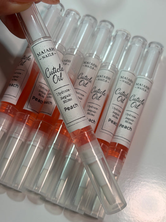Aceite para cutícula - peach- aplica en el área de la cutícula. Masajear suavemente. Usar 1-3 veces al día o según sea necesario. Absorbe rápido tiene vitaminas y es artesanal, natural y vegano.