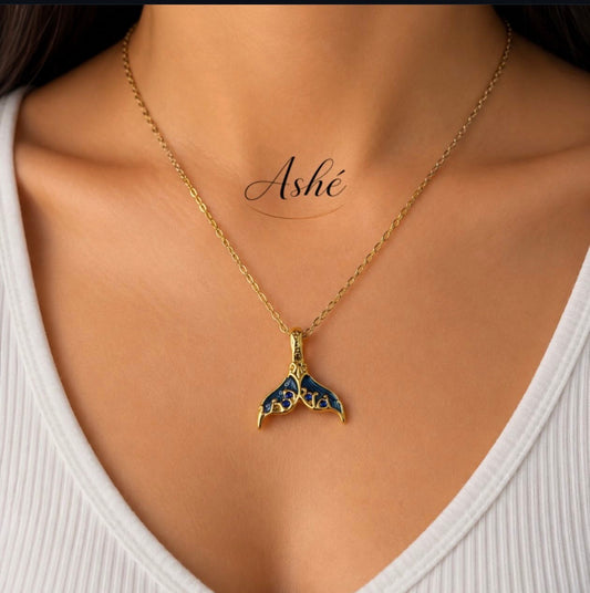 Collar Blue Mermaid ✨Stainless Steel 
Collar inspirado en el océano con diseño de cola de sirena azul 💙
Delicado, elegante y perfecto para darle un toque aesthetic y tropical a cualquier look 🤍 
Ideal para uso diario y para combinar con otros accesorio